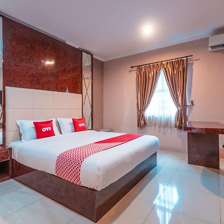 Vaccinated Staff - Oyo Flagship 2131 Hotel Binong Tangerang Buitenkant foto