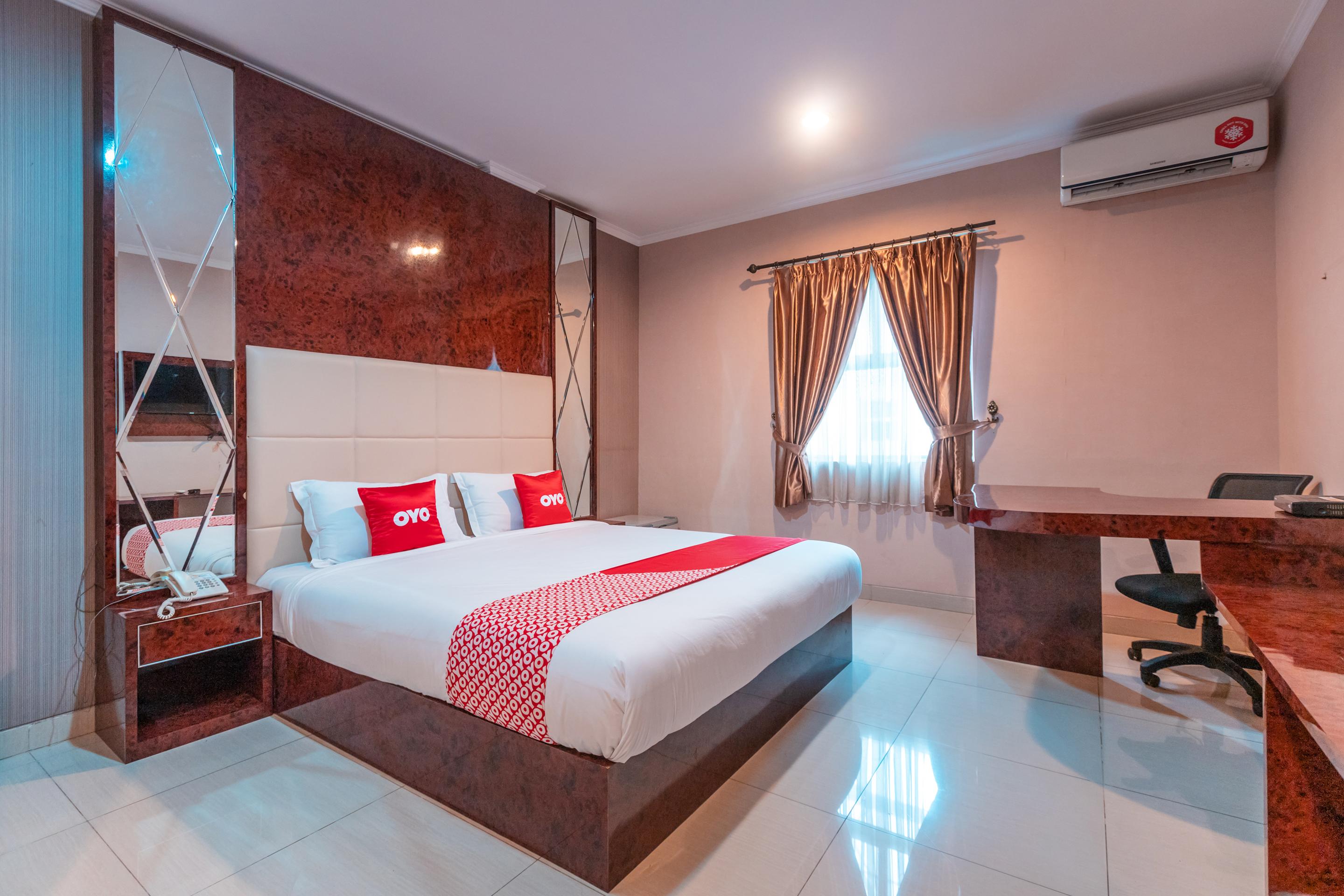 Vaccinated Staff - Oyo Flagship 2131 Hotel Binong Tangerang Buitenkant foto