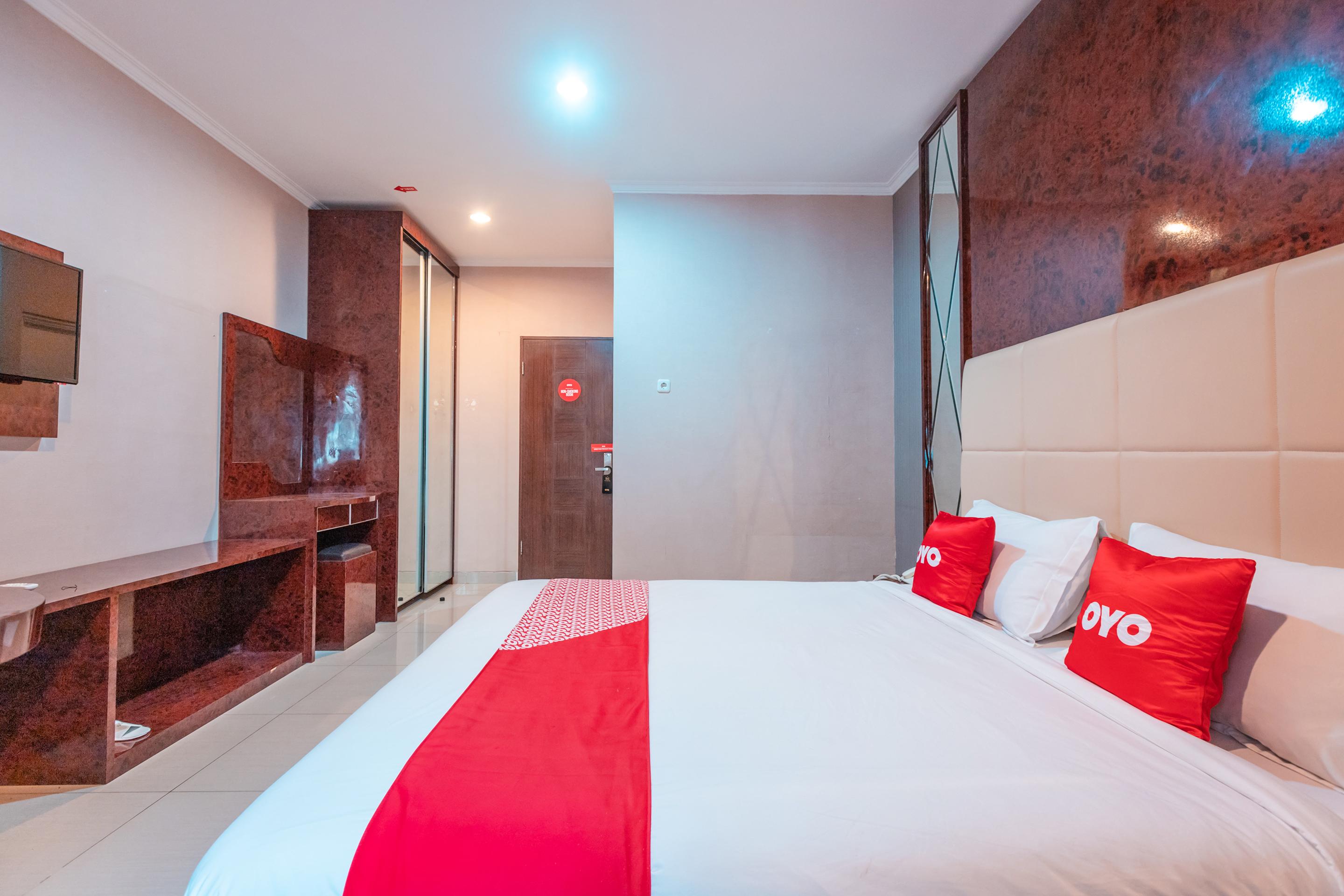 Vaccinated Staff - Oyo Flagship 2131 Hotel Binong Tangerang Buitenkant foto