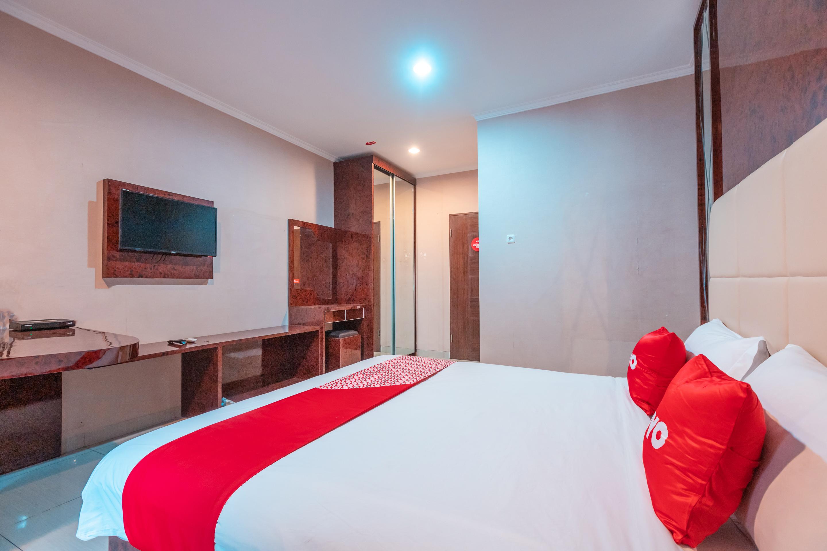 Vaccinated Staff - Oyo Flagship 2131 Hotel Binong Tangerang Buitenkant foto