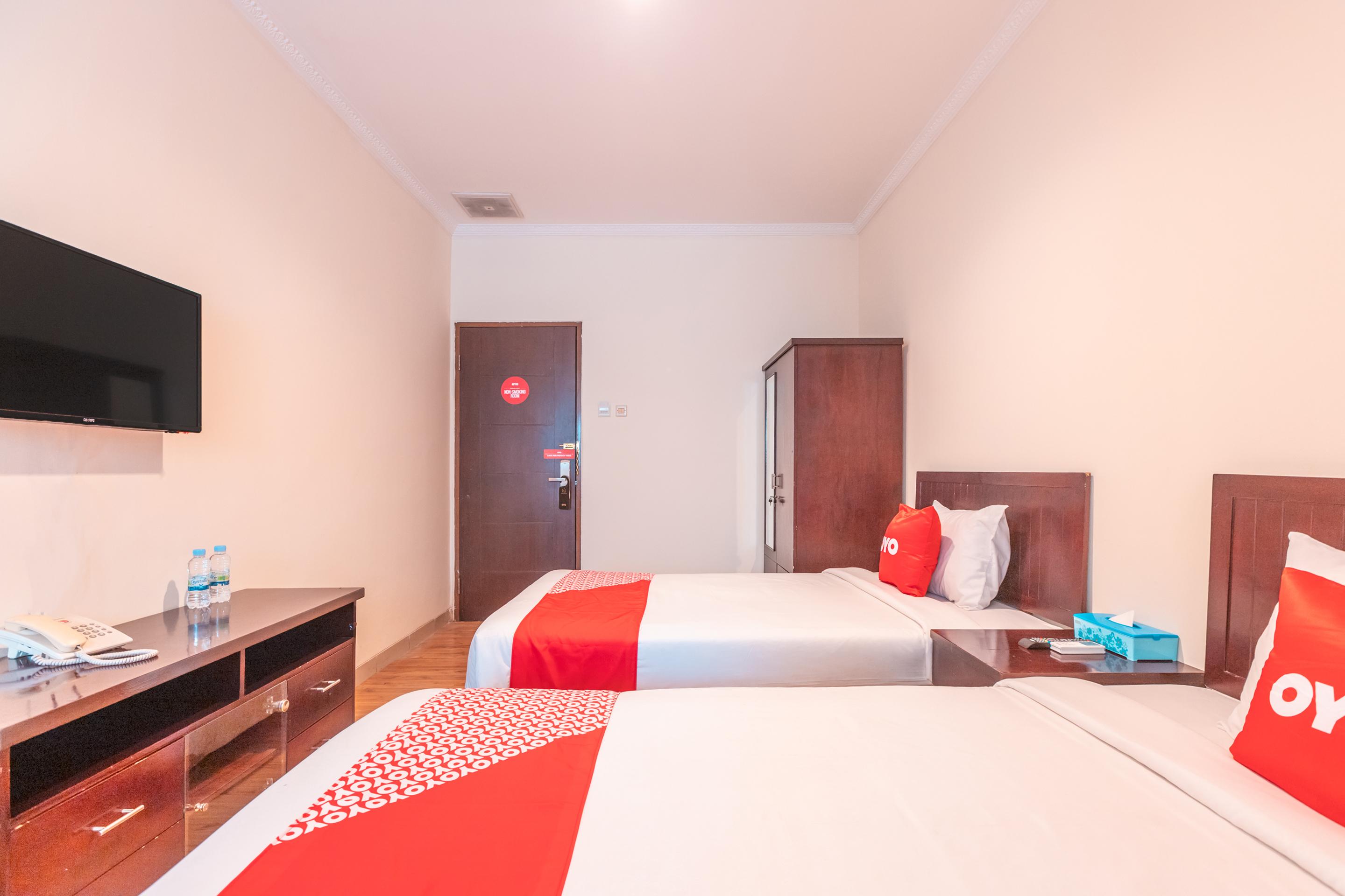 Vaccinated Staff - Oyo Flagship 2131 Hotel Binong Tangerang Buitenkant foto